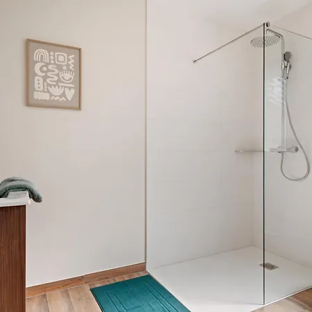 Maison Renovee De Gamme - 4 Chambres, Terrasse, Parking